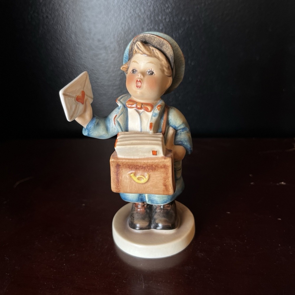 GOEBEL HUMMEL FIGURINE POSTMAN 119